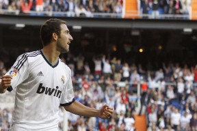 开云kaiyun-足球运动员签约公益项目，携手推动全民健身事业，足球运动员慈善