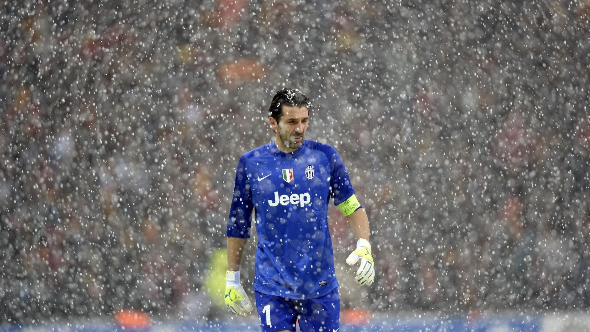 克洛普带领利物浦追求英超冠军,战术不断调整