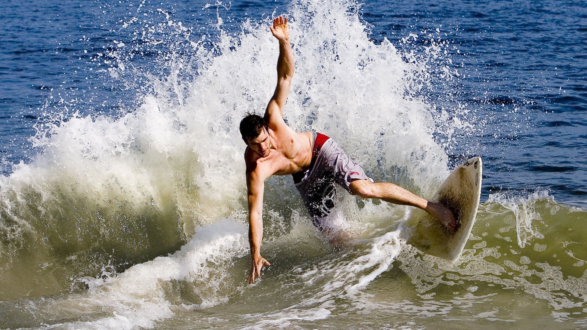 混合泳选手配速策略合理，高效转换，混合泳比赛规则