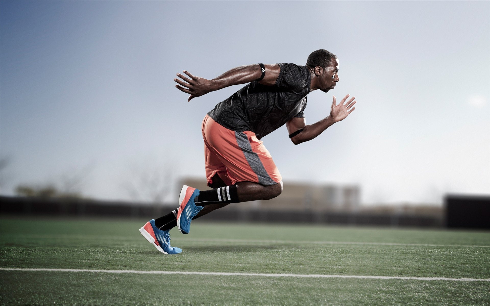 足球运动员签约公益项目,携手推动全民健身事业,足球运动员慈善